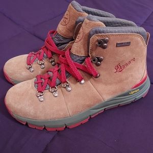 Danner womans hiking boots